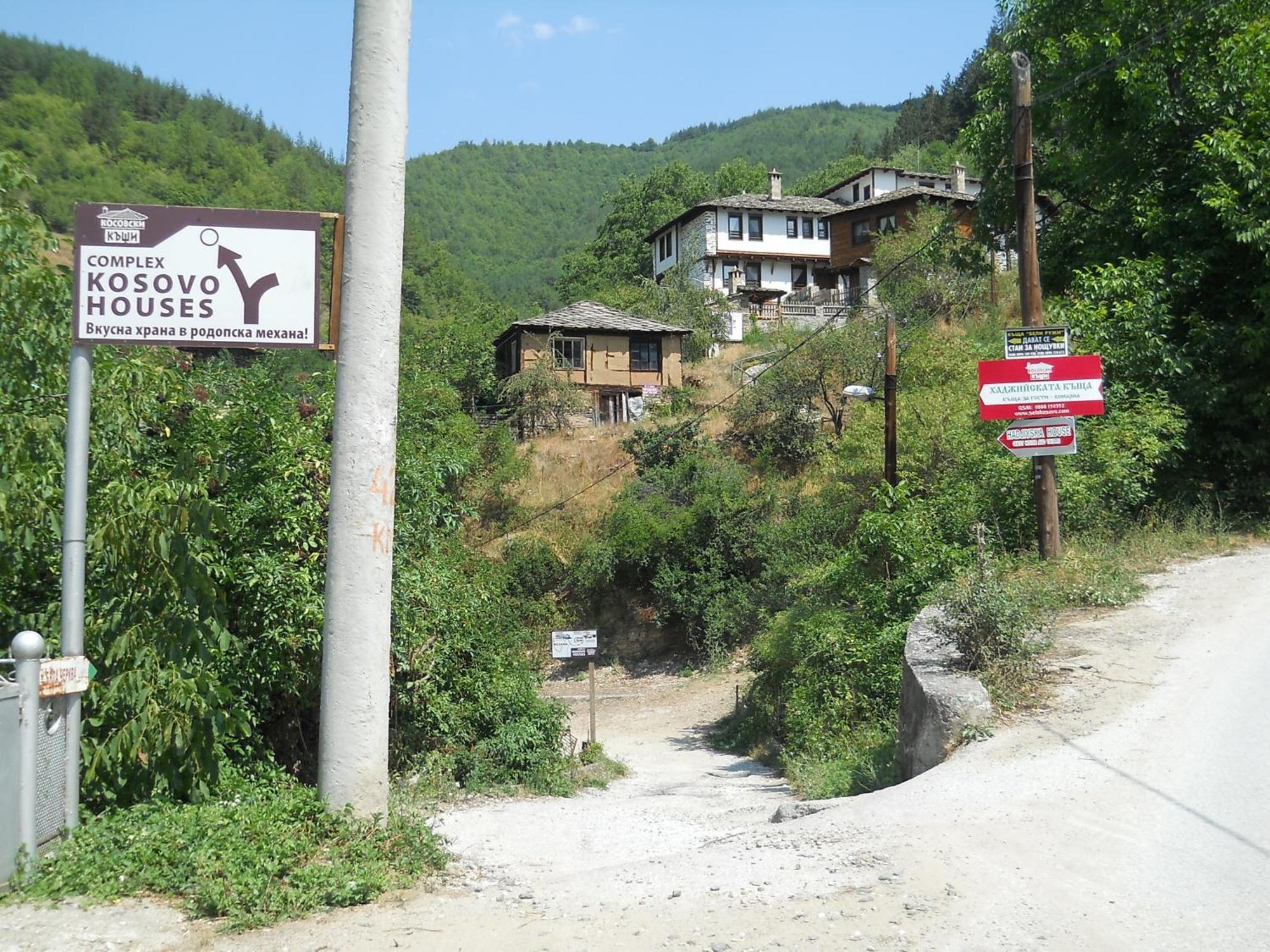 Complex Kosovo Houses Exterior foto