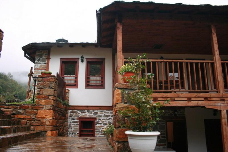 Complex Kosovo Houses Exterior foto